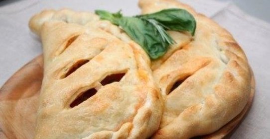 Закрытая пицца с овощами