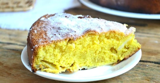 Шарлотка классическая с яблоками