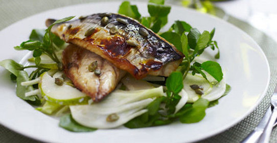 Салат из скумбрии с грушей