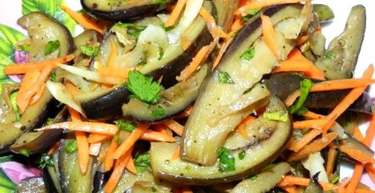 Жареные баклажаны с морковью и чесноком