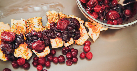 Куриная грудка в ягодном соусе