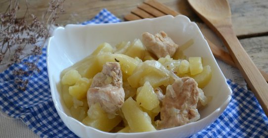 Курица в банке с картошкой