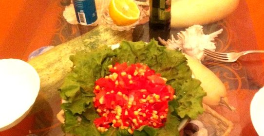 Сыроедческий cалат с кукурузой