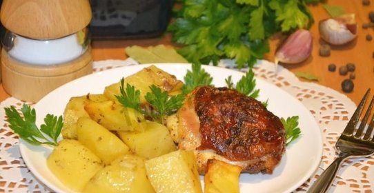 Курица с картошкой в сметане в духовке