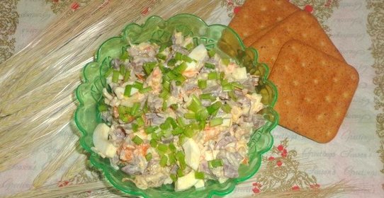 Салат из куриной печени и сердечек