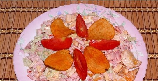 Салат Озеро с чипсами