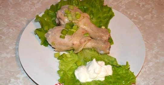 Курица жарено-тушеная в чесночном соусе