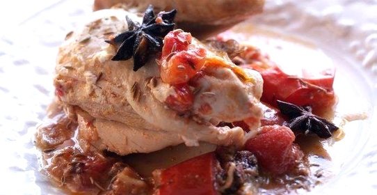 Пряный цыпленок с йогуртом и помидорами