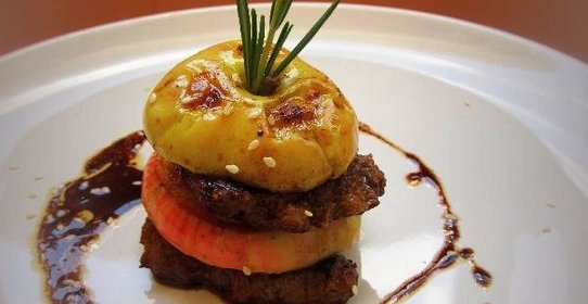 Телятина с яблоками