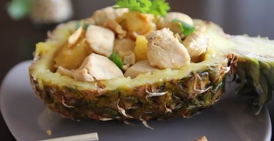 Куриное филе с ананасом и арахисом