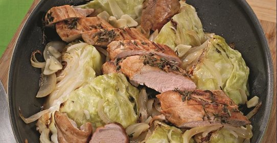 Свинина с молодой капустой