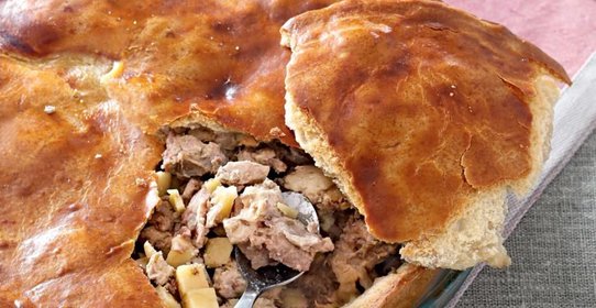 Пирог с говядиной, курицей и гусем