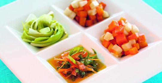 Овощи, тушенные с томатами и апельсиновой цедрой