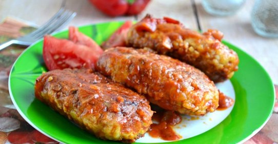 Котлеты из куриного фарша с капустой тушеные в томате