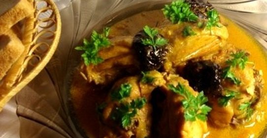 Курица с черносливом в мультиварке