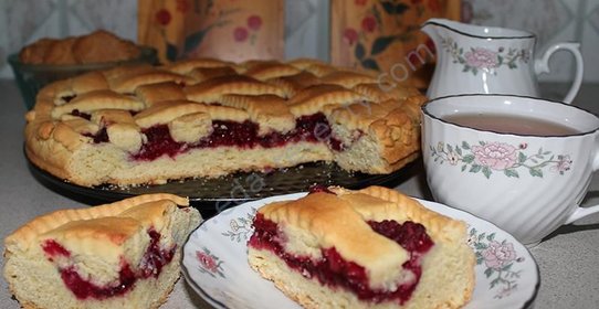 Малиновый пирог с малиной