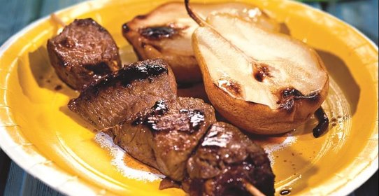 Шашлык из говядины с грушами