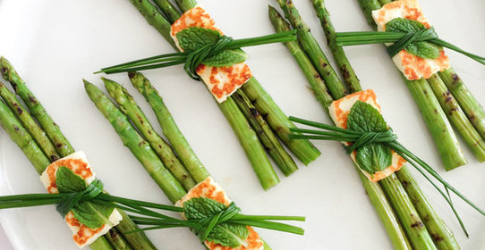 Спаржа с сыром халлуми