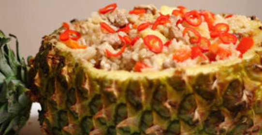 Курица с рисом в ананасе