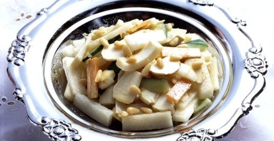 Тайский салат из дыни с кинзой