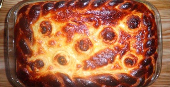 Дрожжевой пирог с рисом и яйцом