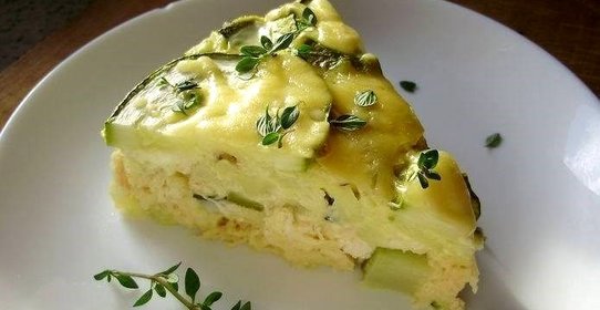 Куриный пирог с творогом и цукини