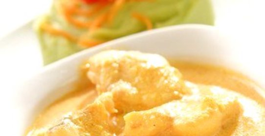 Куриное филе с яблочным соусом и пастернаком