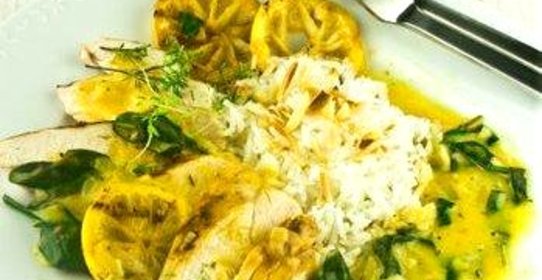 Куриная грудка в лимонно-шпинатном соусе