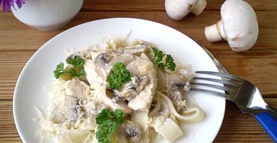 Фетучини с курицей и грибами