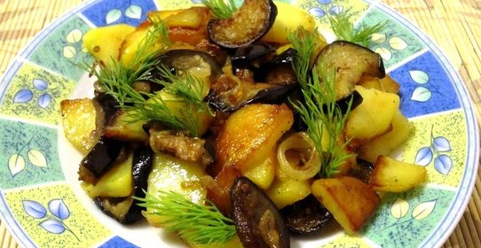 Жареный картофель с баклажанами