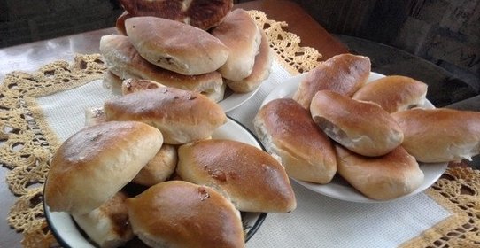 Салат с виноградом и фисташками