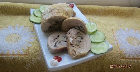 Рулет из куриных окорочков