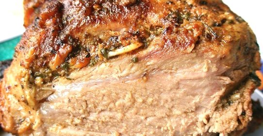 Ароматная свинина в духовке