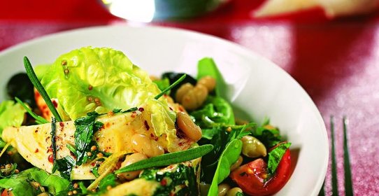 Салат из сулугуни с фасолью