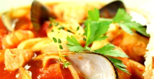 Средиземноморский рыбный суп с карри и шафраном