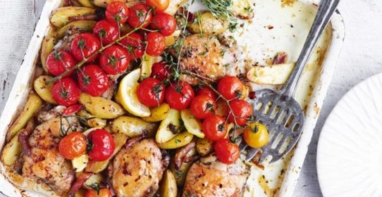 Запеченная курица с картофелем и томатами черри