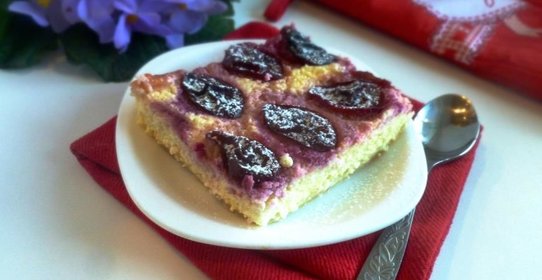 Творожный пирог со сливами