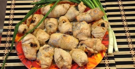 Куриный рулет с черносливом