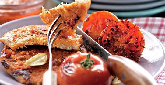 Отбивные с помидорами на гриле