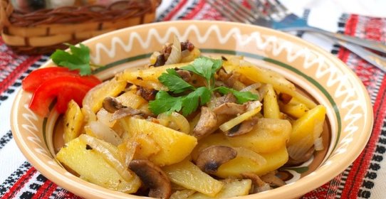 Жареный картофель с шампиньонами