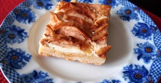 Яблочный пирог с творогом