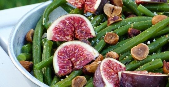 Салат с зеленой фасолью и инжиром