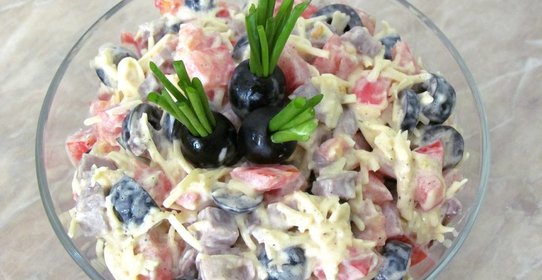 Салат с языком, помидорами и сыром