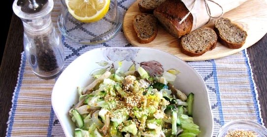 Салат с вешенками и огурцами