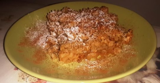 Пирог со сливами и творожной начинкой